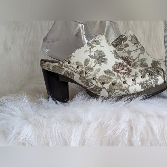 Dr. Martens Una Mules - Picture 6 of 16